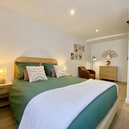 - Les Pierres De Lascaux